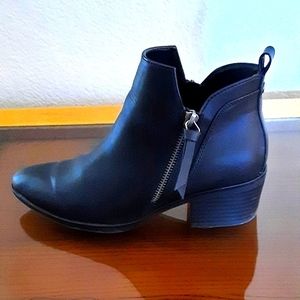Women's MIA Neil side zip black booties sz 7